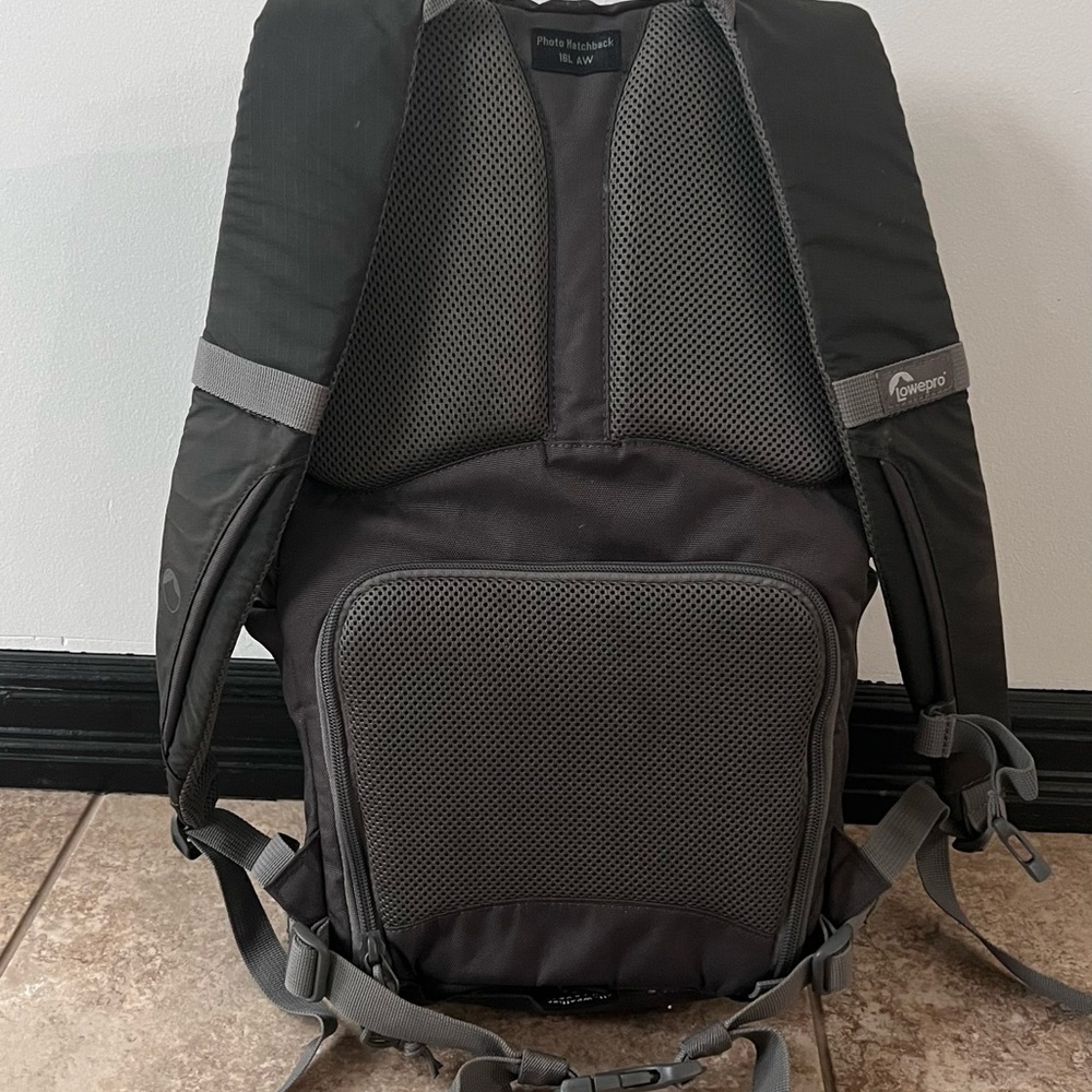 Lowepro Camera Backpack - Picture 4 of 6